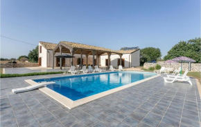 Отель Beautiful home in Ragusa with Outdoor swimming pool, WiFi and 6 Bedrooms, Рагуза